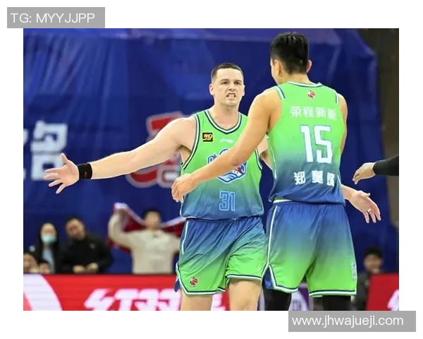 大卫-詹姆斯在CBA比赛中展现出色的表现,成为球队关键得分手 大卫-詹姆斯在CBA比赛中展现出色的表现,成为球队关键得分手